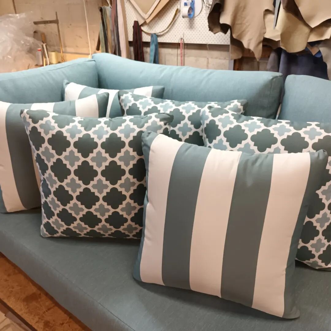 Time to get outdoors with the @warwickfabrics lomani ocean with assorted cushions.
#undercoverupholstery
 #warwickfabric 
#outdoors
#cushions 
#hillsdistrict