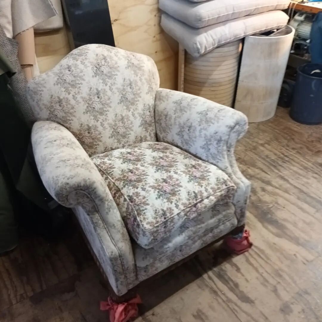 Customer was delighted with her new suite..@warwickfabrics camira range
#undercoverupholstery #warwickfabric #warwickvelvet 
#Upholstery #hillsdistrict
