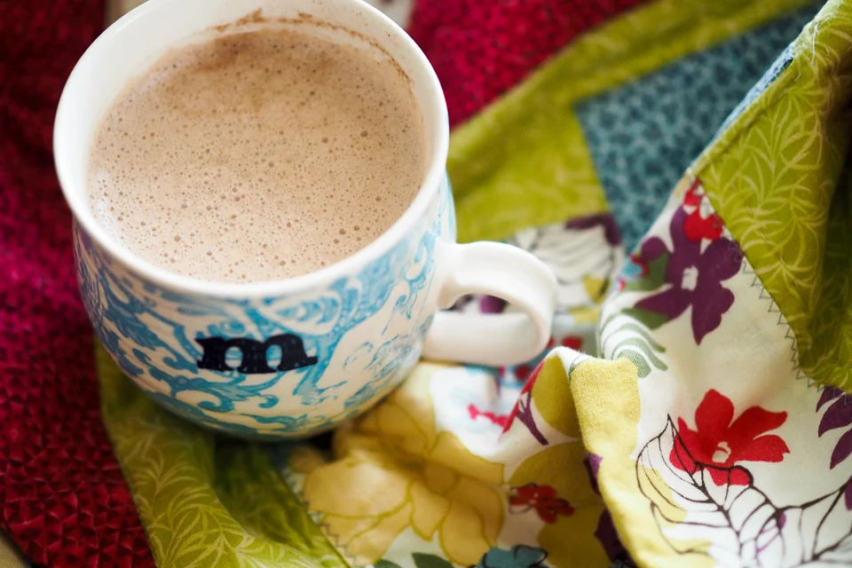 LLUVIA ES IGUAL A CHOCOLATE CALIENTE