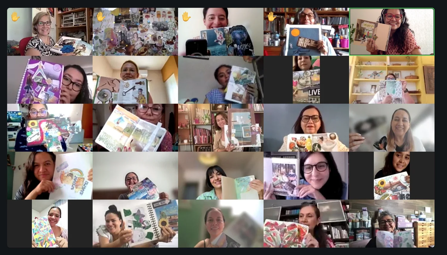Grupo de mujeres creativas en taller Artescritura online vía Zoom - Comunidad de apoyo