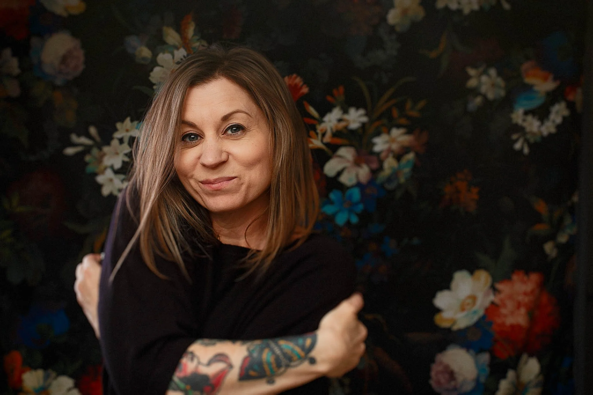 self portrait woman with black sweater tattoos blond hair giving self a hug erin valkner photography / Photo by Erin Valkner Photography of New Braunfels, Texas. See more at www.erinvalknerphotography.com/blog