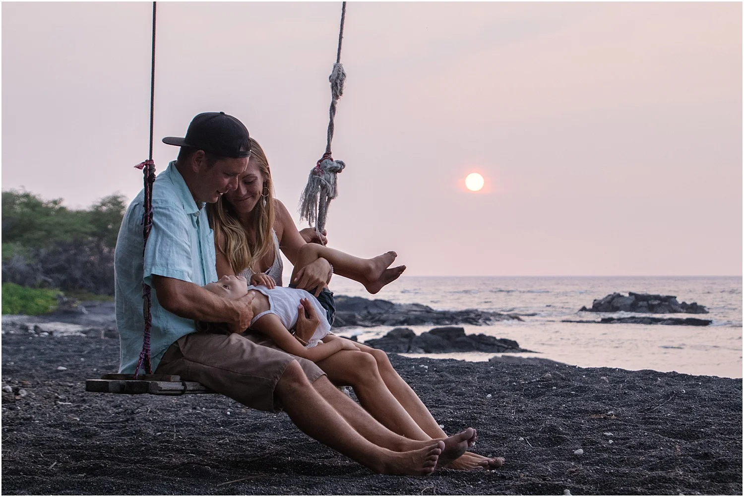 black-sand-beach-sunset-session-photos-by-aloha-zoe-photography_0009.jpg