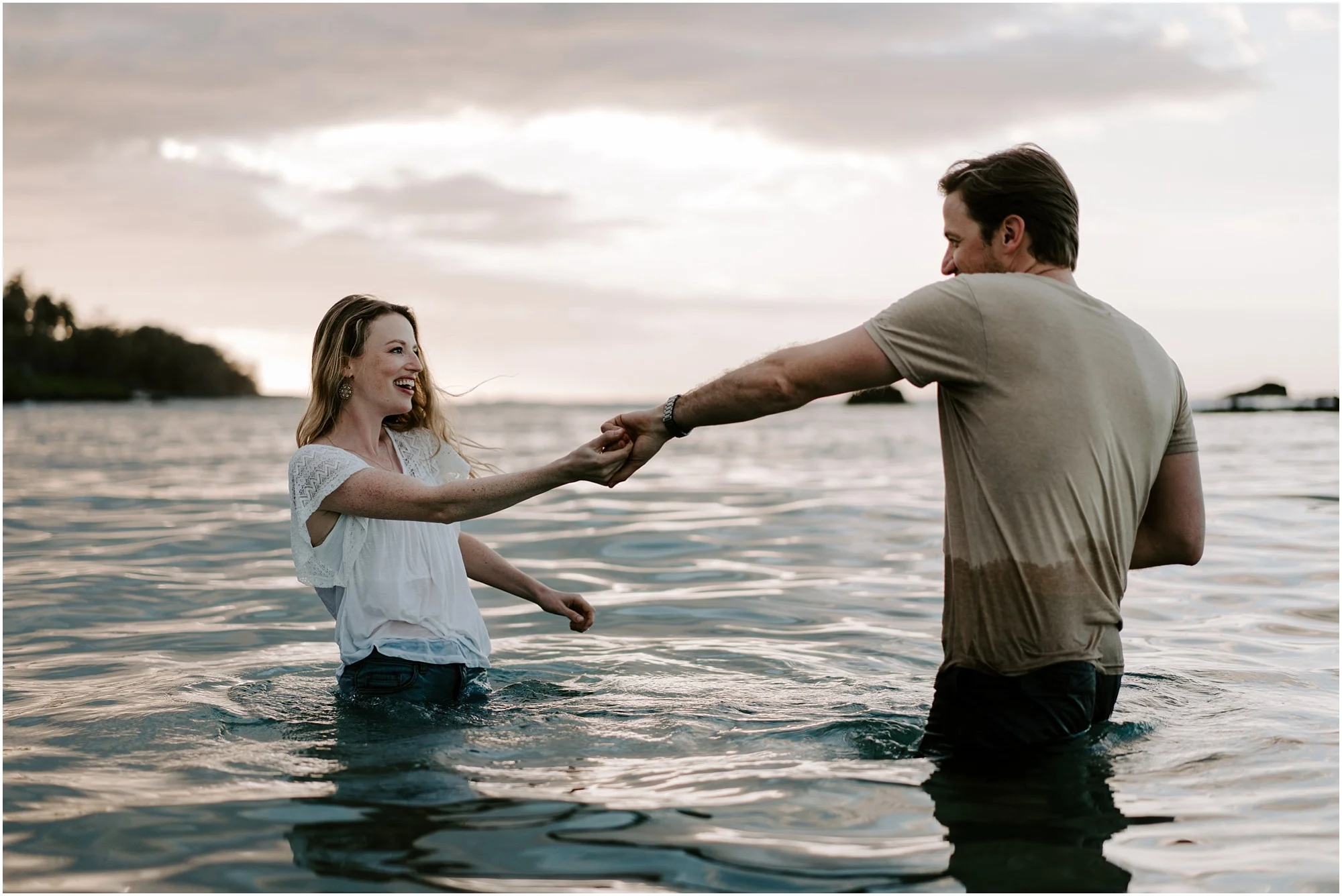 hawaii-elopement-photographer-sunset-couples-session_0018.jpg
