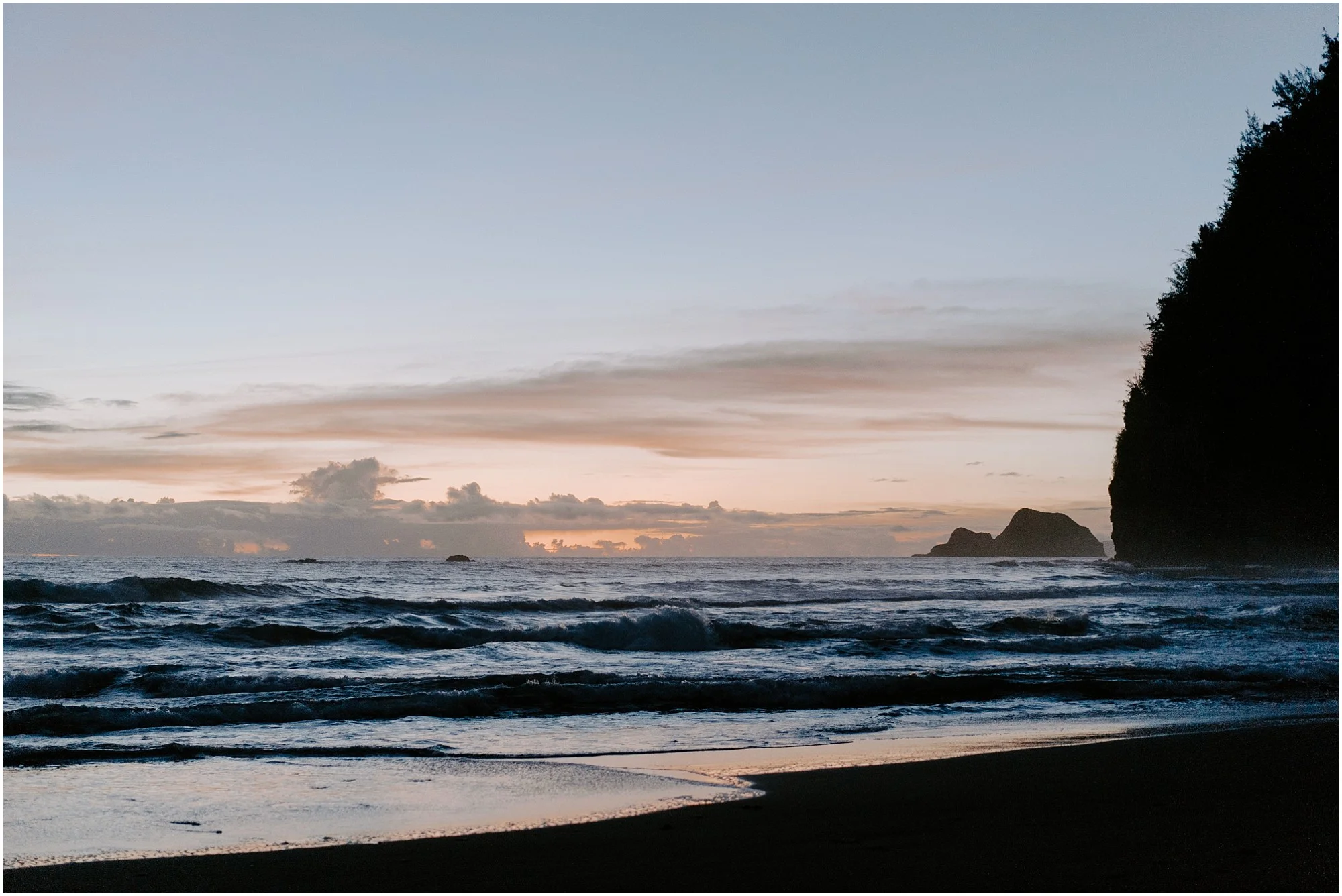 pololu-valley-sunrise-elopement-big-island_0003.jpg