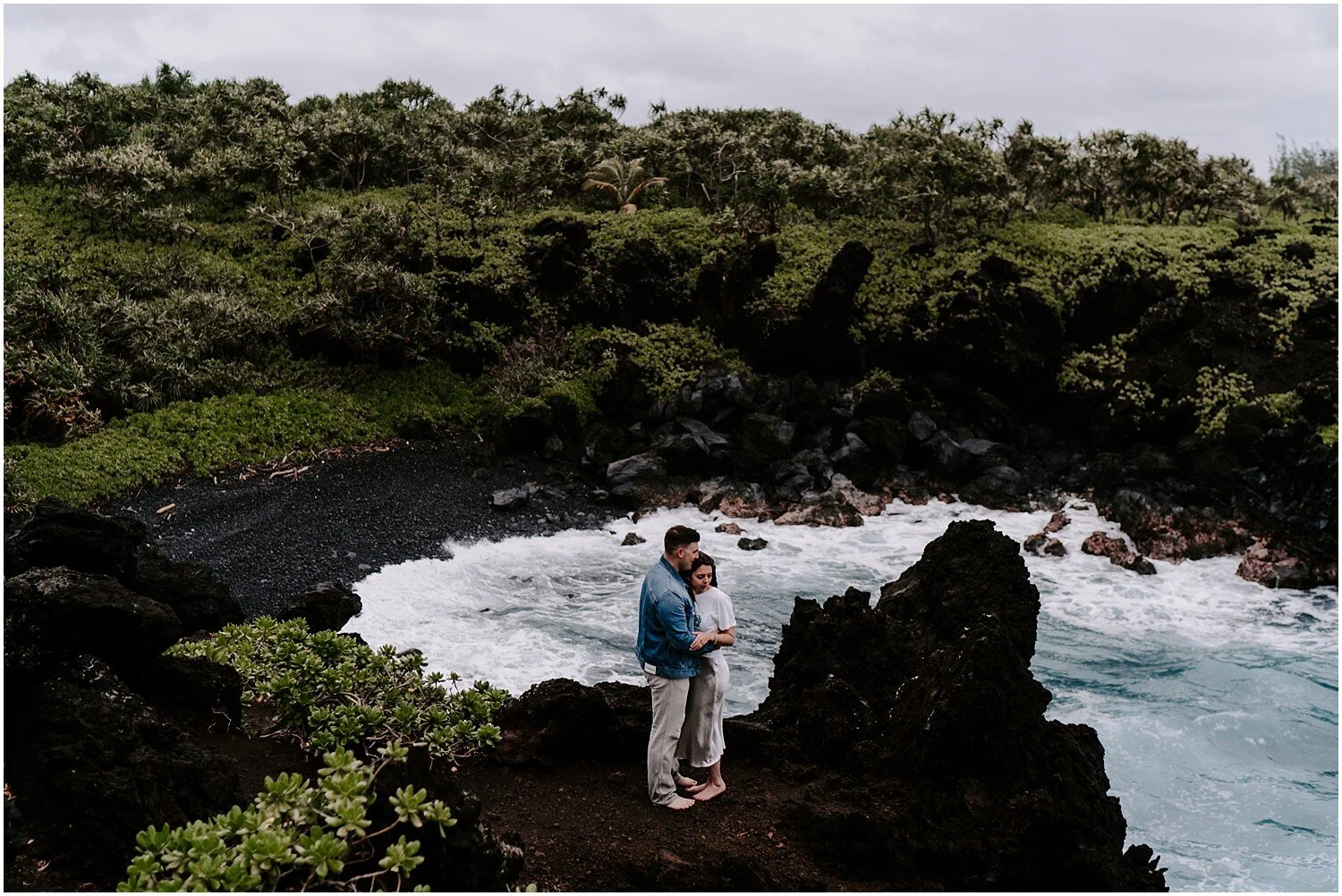 red-sand-beach-maui-honeymoon-adventure_0012.jpg