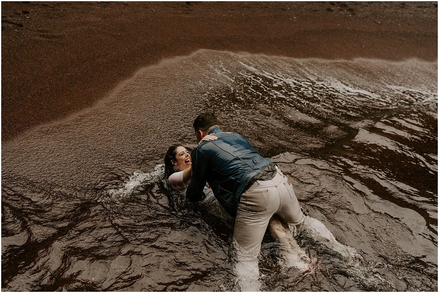 red-sand-beach-maui-honeymoon-adventure_0039.jpg