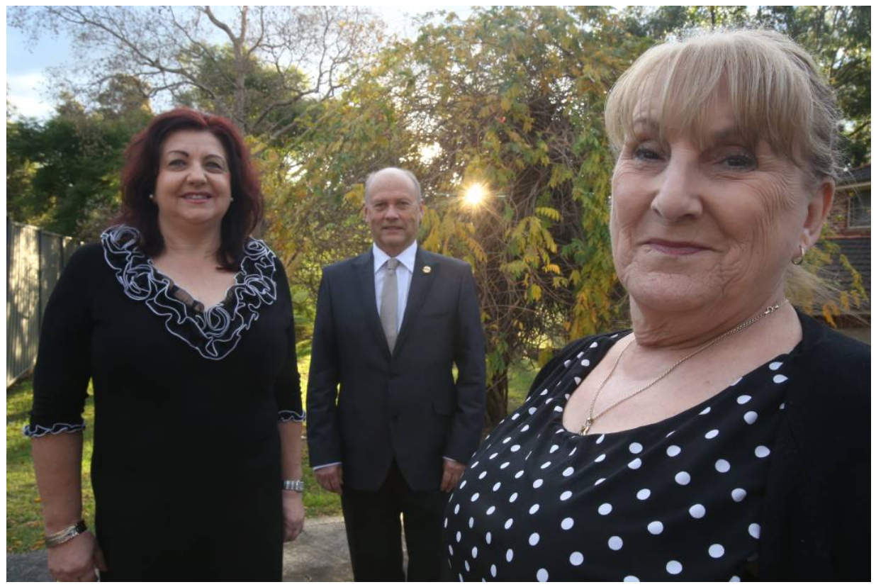 L-R: Wollongong Toastmasters duo Mirella and Lew Troman with President Kathryn McClelland