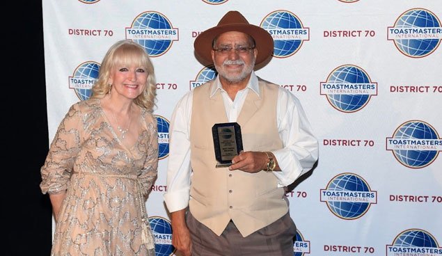 PR-Award-Best-Event-Double-C-Toastmasters---Osvaldo-Marques-DTM-accepting.jpg