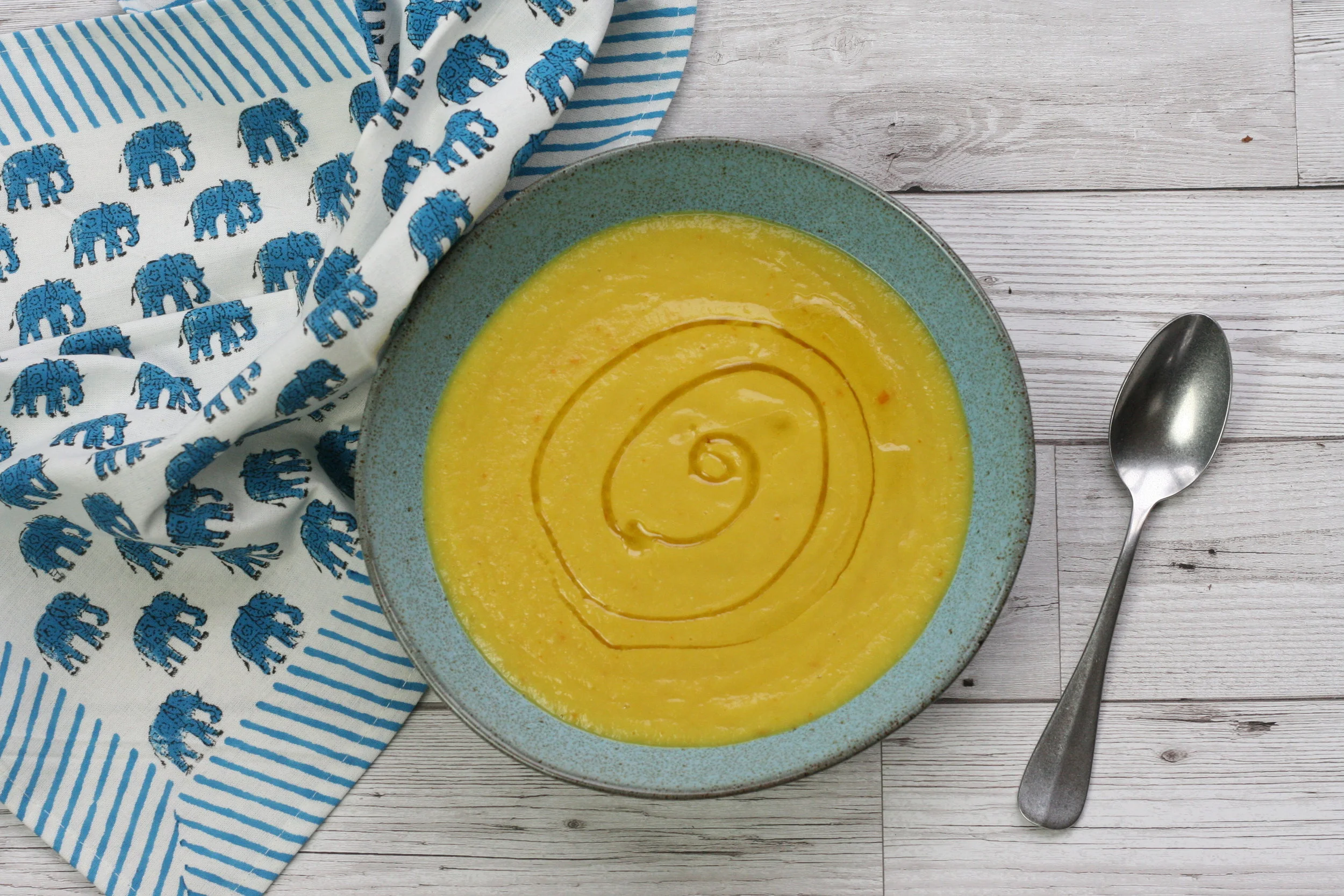 cauliflower, lentil &amp; turmeric soup
