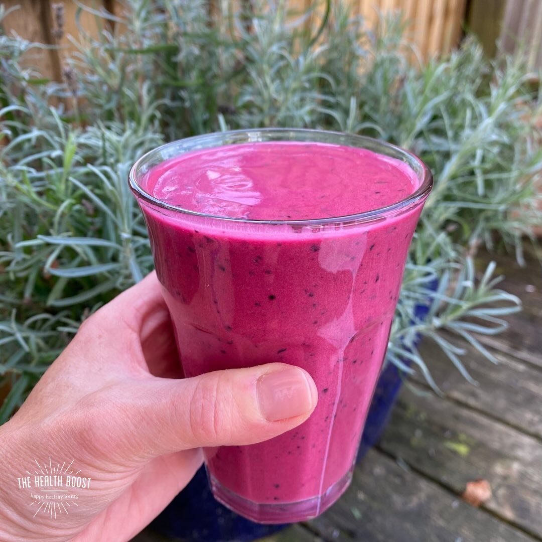 💪🏻𝐇𝐈𝐆𝐇 𝐏𝐑𝐎𝐓𝐄𝐈𝐍 𝐁𝐑𝐄𝐀𝐊𝐅𝐀𝐒𝐓 𝐒𝐌𝐎𝐎𝐓𝐇𝐈𝐄💜

Winning all round hybrid smoothie. When I have a big day of clients ahead ahead also including my own strength training session this is a winning breakfast I enjoy first thing in the 