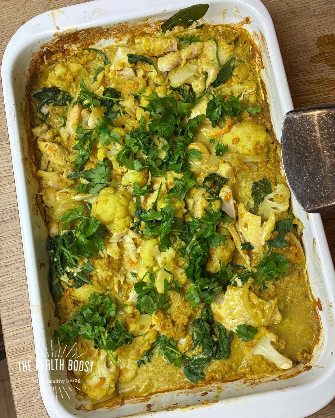 𝗜𝗻𝗱𝗶𝗮𝗻 𝘀𝗽𝗶𝗰𝗲𝗱 𝗵𝗮𝗱𝗱𝗼𝗰𝗸 𝗮𝗻𝗱 𝗿𝗲𝗱 𝗹𝗲𝗻𝘁𝗶𝗹 𝘁𝗿𝗮𝘆𝗯𝗮𝗸𝗲⁣
⁣
I made this the other week for the family and while the light was hideous to take a photo, the traybake was delicious and plates were wiped clean!⁣
⁣
This is a su