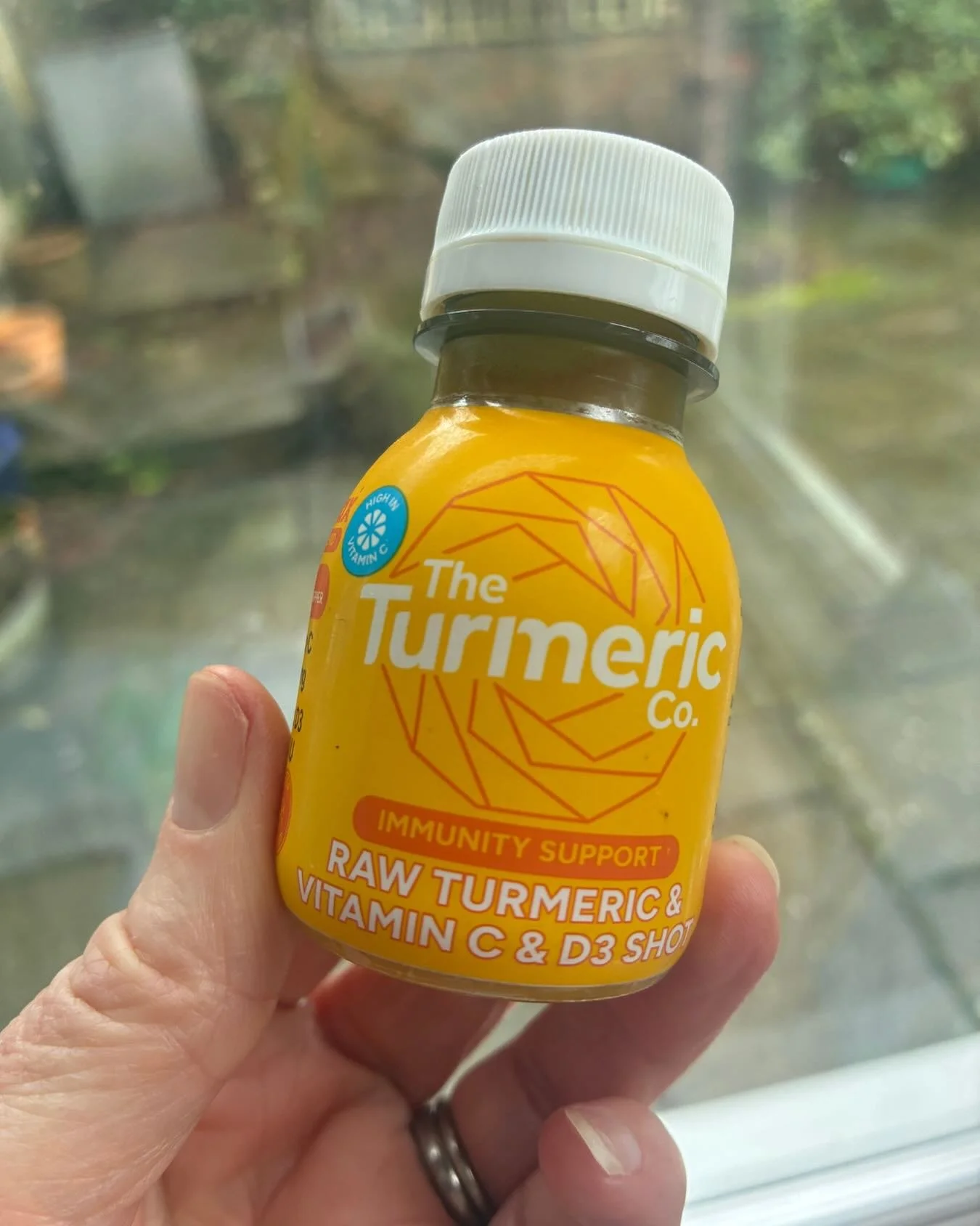 𝗛𝗮𝘃𝗲 𝘆𝗼𝘂 𝗯𝗲𝗲𝗻 𝘁𝗿𝗼𝘂𝗯𝗹𝗲𝗱 𝘄𝗶𝘁𝗵 𝗷𝗼𝗶𝗻𝘁 𝗶𝘀𝘀𝘂𝗲𝘀 𝗶𝗻 𝗺𝗶𝗱𝗹𝗶𝗳𝗲?⁣
⁣
As oestrogen starts to decline, inflammation can creep up, and suddenly joints that never bothered you before can become troublesome. Frozen shoulder a