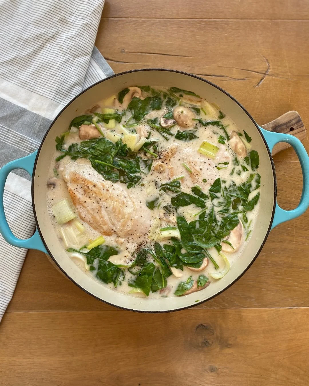 Looking for a high protein one pot meal?⁣
⁣
This 𝗢𝗻𝗲 𝗣𝗼𝘁 𝗖𝗿𝗲𝗮𝗺𝘆 𝗖𝗼𝗰𝗼𝗻𝘂𝘁 𝗖𝗵𝗶𝗰𝗸𝗲𝗻 is perfect. ⁣
⁣
Table ready in 30mins.⁣
⁣
Don&rsquo;t forget that if you want to see more of our recipes then LIKE or COMMENT on our post!⁣
⁣
#c