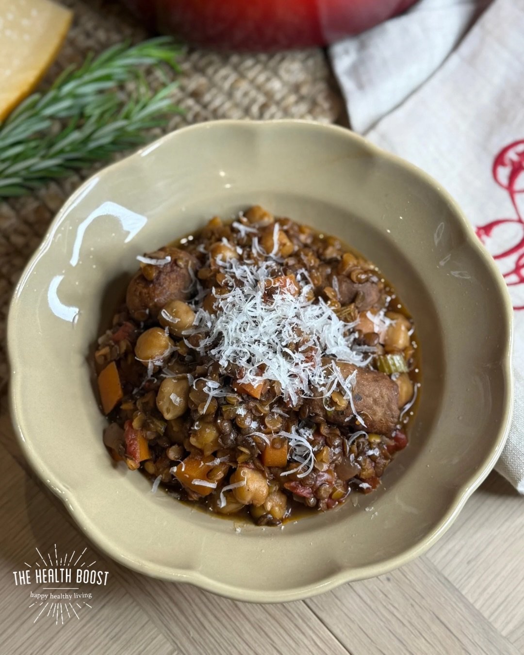 🥘𝐒𝐀𝐔𝐒𝐀𝐆𝐄, 𝐋𝐄𝐍𝐓𝐈𝐋 &amp; 𝐂𝐇𝐈𝐂𝐊𝐏𝐄𝐀 𝐎𝐍𝐄 𝐏𝐎𝐓

This is one of those simple hearty one pot meal you&rsquo;re want to add to your meal plan. It hits all your nutrient needs ( protein, dietary fibres) and does not cost the earth.
P