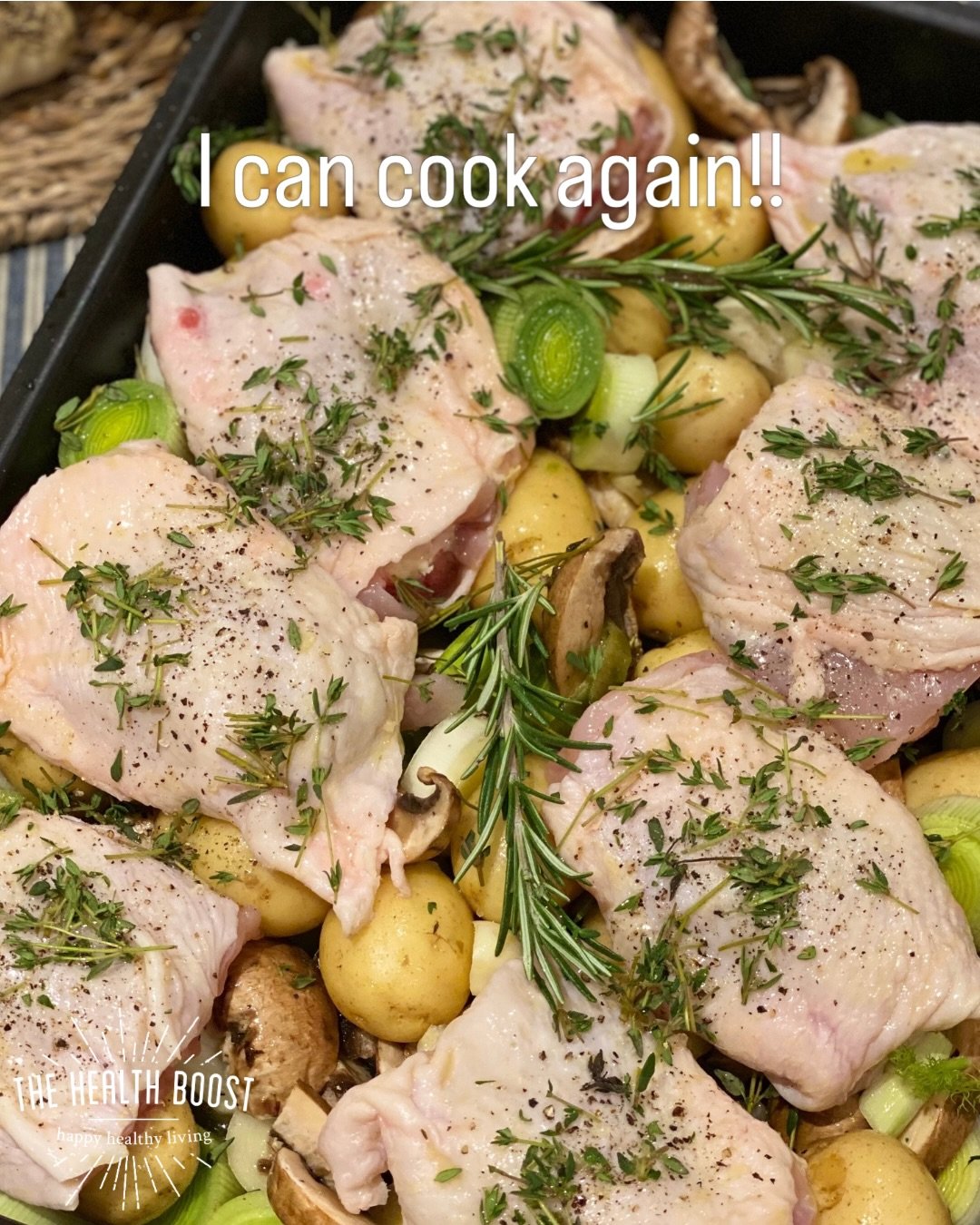 🍴𝐇𝐞𝐫𝐛𝐲 𝐂𝐡𝐢𝐜𝐤𝐞𝐧 𝐭𝐫𝐚𝐲𝐛𝐚𝐤𝐞🌱

After 2 months without a kitchen I can&rsquo;t even begin to tell you how happy it makes me to be able to put together a super simple and delicious chicken and veggie traybake for supper!

So this is on