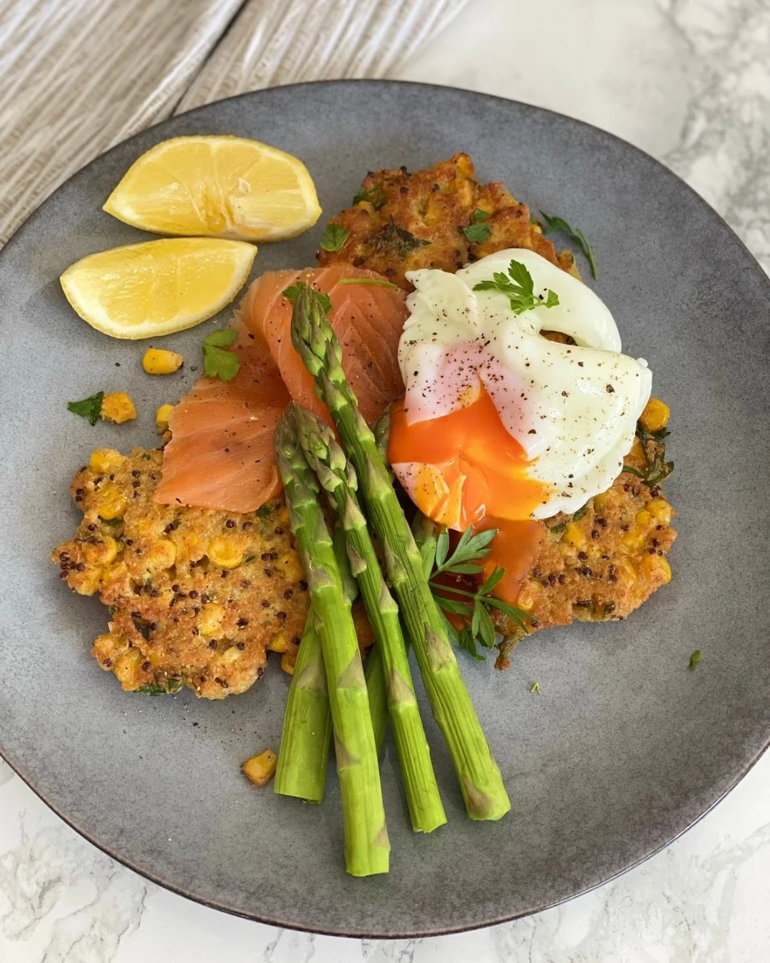 🌽Quinoa and corn fritters

This recipe is so good!
Those fritters can be made with ready cooked quinoa, corn from the freezer or the cupboard and made for breakfast, brunch, a snack, dinner&hellip;

Here I served them with seasonal asparagus and poa
