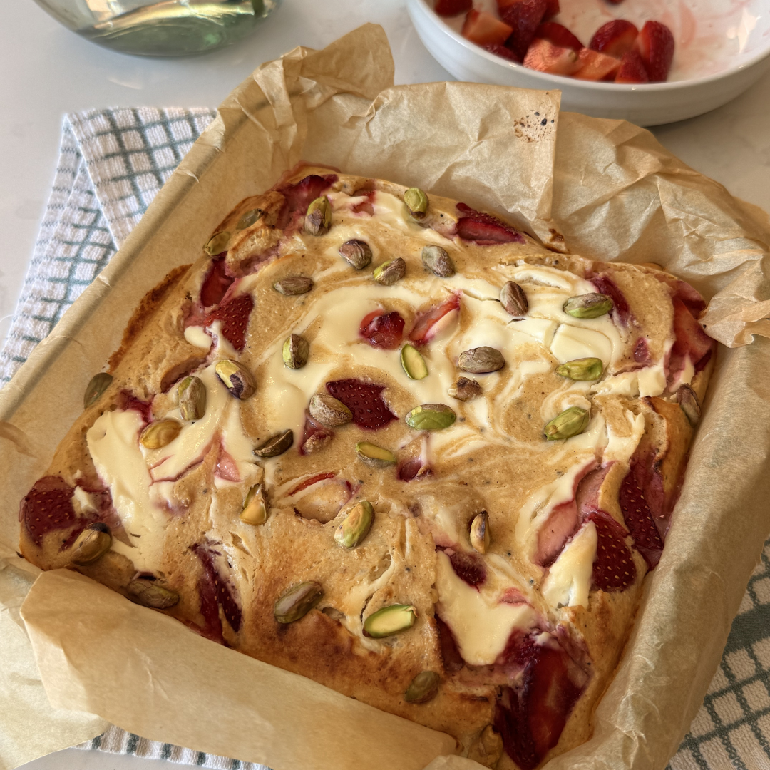 Strawberry cheesecake baked oats