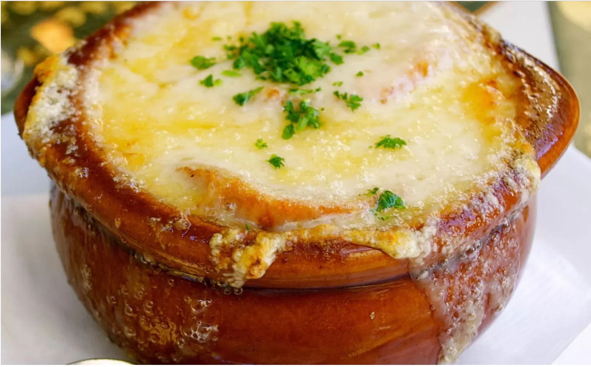 HOW TO MAKE FRENCH ONION SOUP