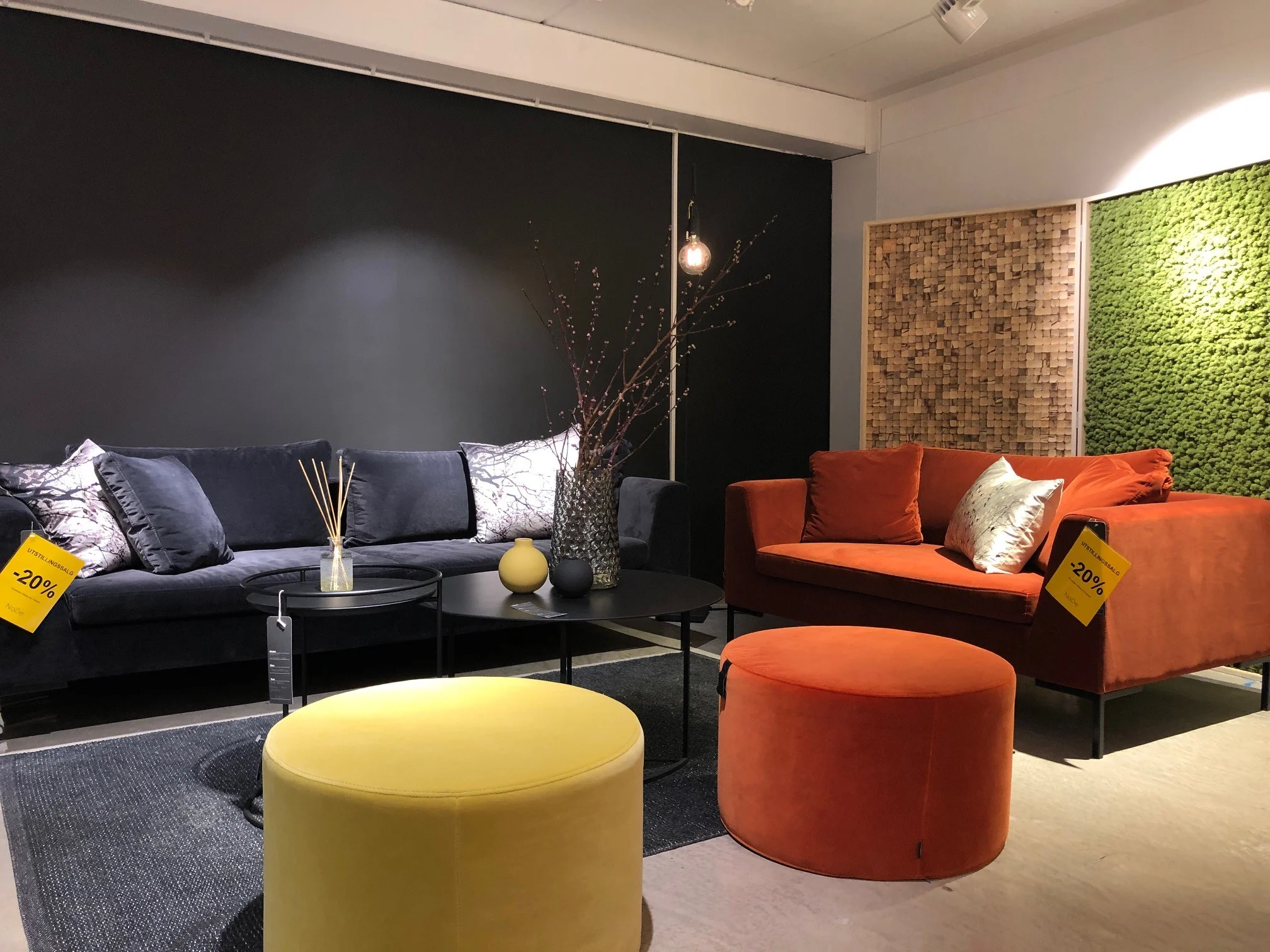 LYNG SOFAER -20%, (Mørkblå sofa er solgt) MINGLE PUFF GUL OG ORANSJE -20%