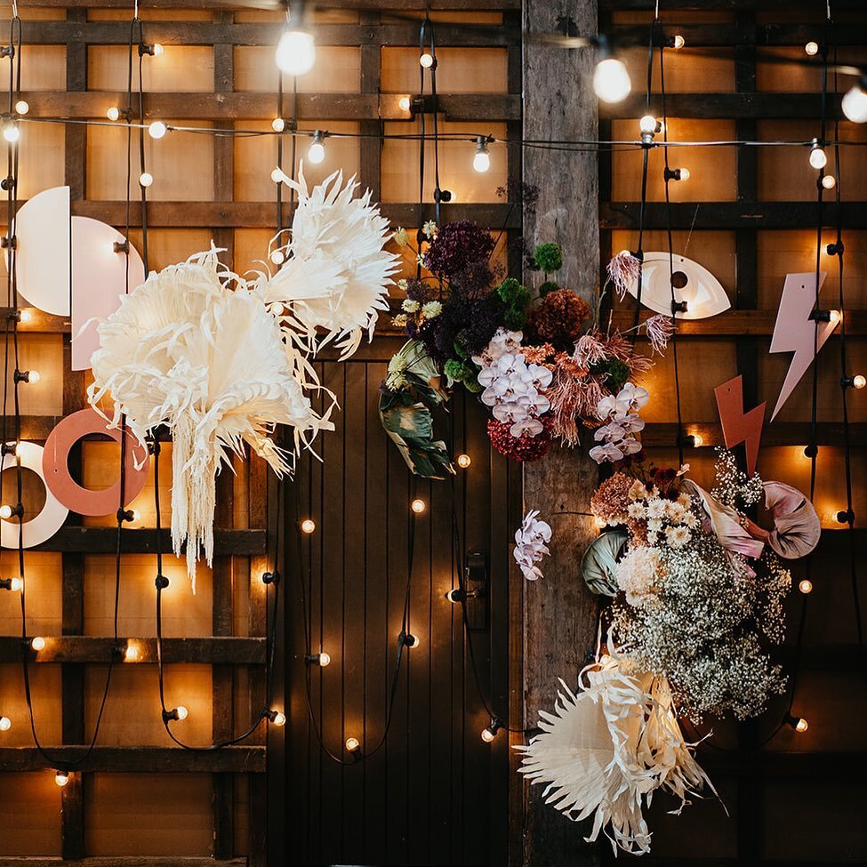 Just a little something we created at the glorious Ovolo wedding showcase for your pleasure 😉 😉 

Team on board 🎉
Photographer @lostinadazephotoco 
Venue @ovoloweddings 
Stylist &amp; florist @upsidedownevents 
HMUA @liv_lundelius 
DJ @ministryofd