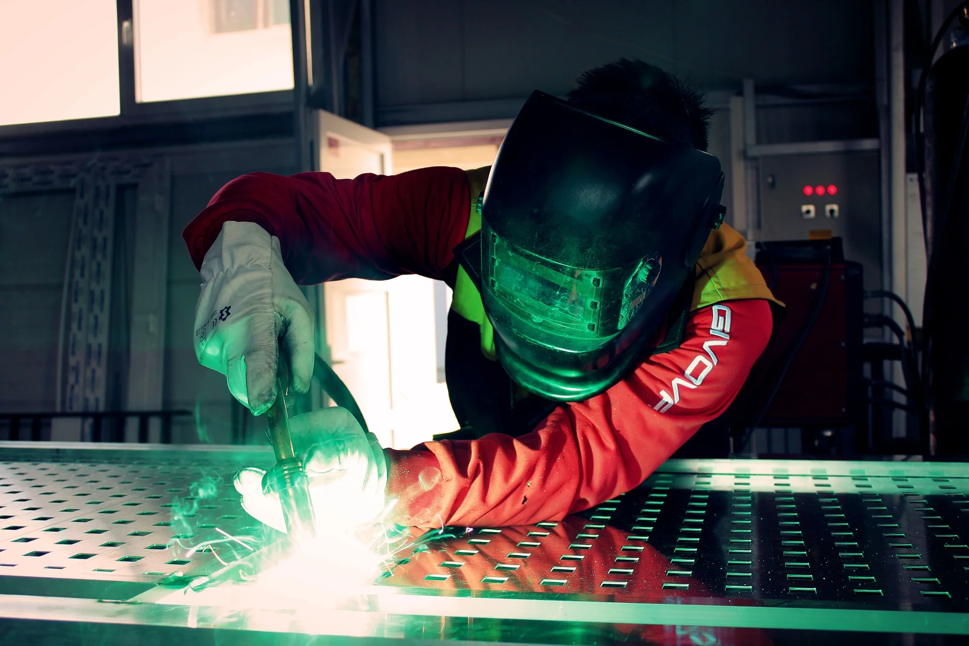 welding-2178127_1920.jpg