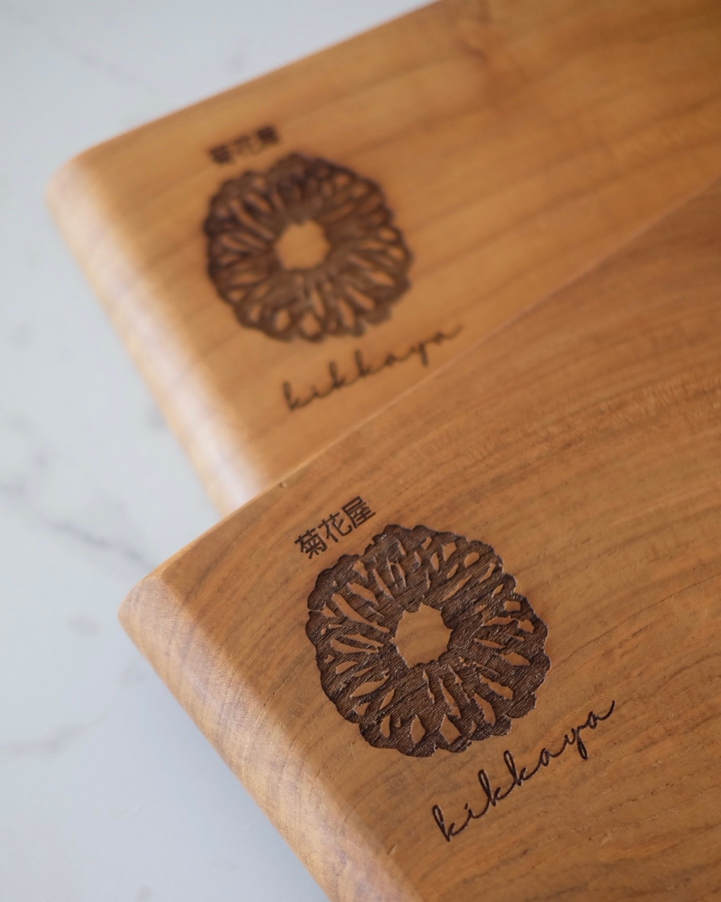 Did you know that we also provide custom engraving services, for both our ready stock items as well as custom orders? Pictured here is a recent custom engraving project on our Classic Teak Board for @kikkaya.wagashi. Crisp, clear laser engraving.

Ge