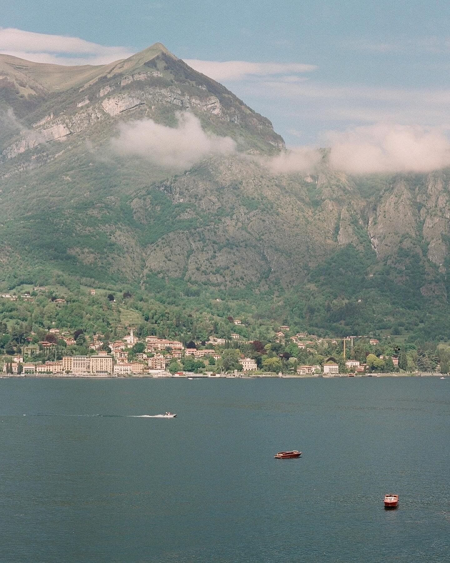 Breathtaking 🇮🇹 Lago di Como
I stood in awe, before loading film and raising my camera, of sweeping views, at the Pearl of the lake, Bellagio, where as far as the eye can see the Swiss alps cascade to meet the shoreline,  dotted in iconic villas an