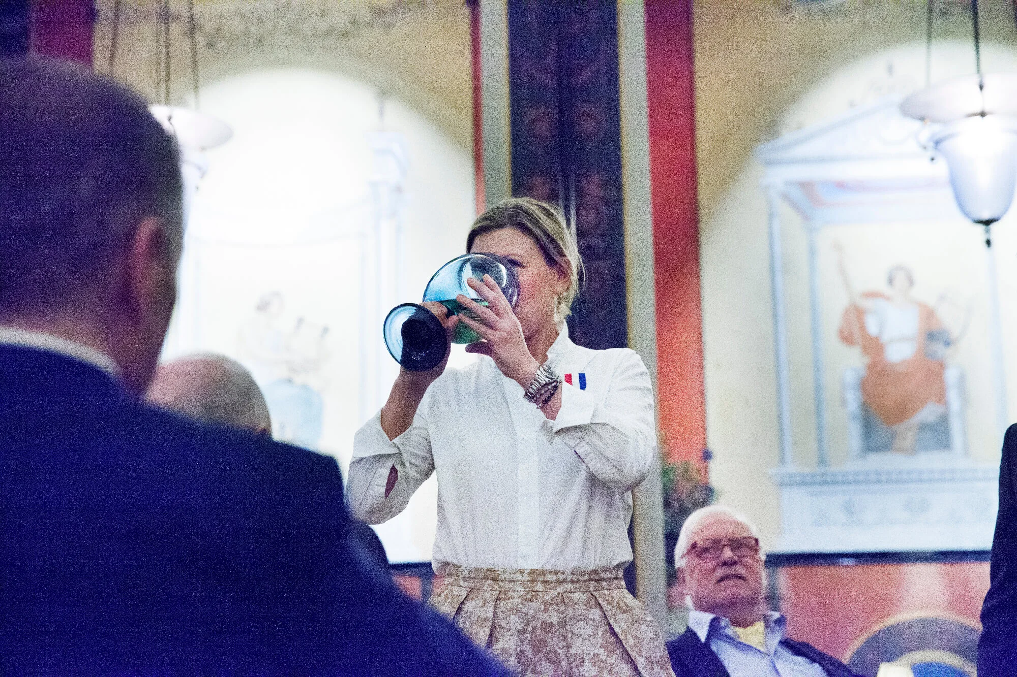 Anna Lallerstedt tömde traditionsenligt bägaren vid invalsceremonin
