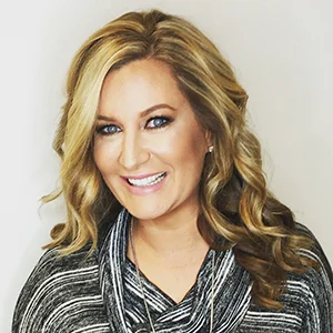 headshot 2016 catie_square.jpg