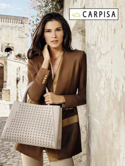 shopper-con-effetto-borchie-carpisa.jpg