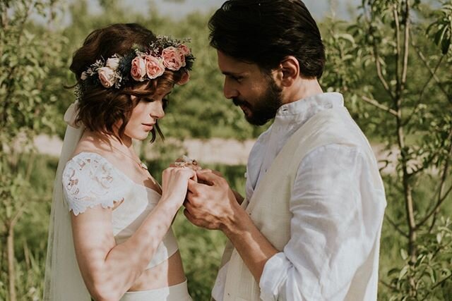 Dear friends,
check out my other instagram account &mdash;&gt; @kamilabannach.fotografia where you can find more my wedding photos 😏 Happy to be part of #4weselapokwarantannie 💛 
Thank you guys!! SLOW WEDDING
photographer @kamila_bannach_photograph