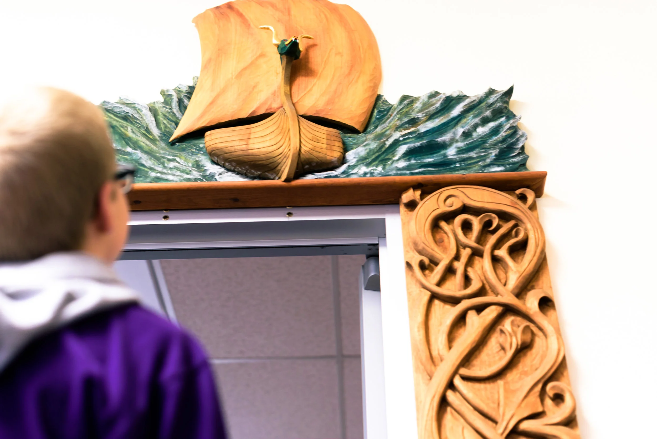 Heads up! You’ll also find artwork like paintings and carvings from local artists throughout the library to enjoy.