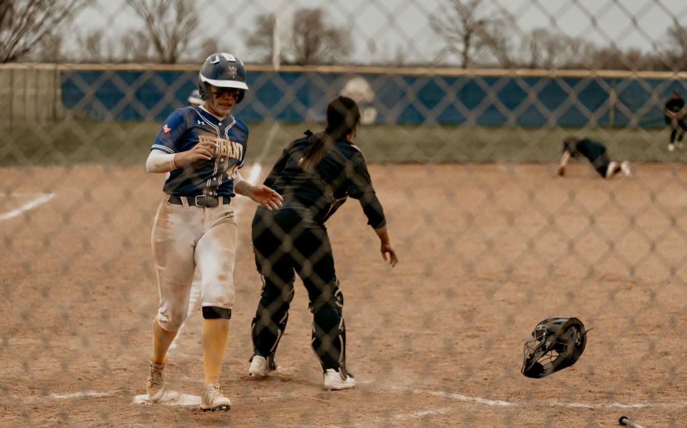 Scoring Ciera Flores (40) from third and Alexandra Medina from second base.