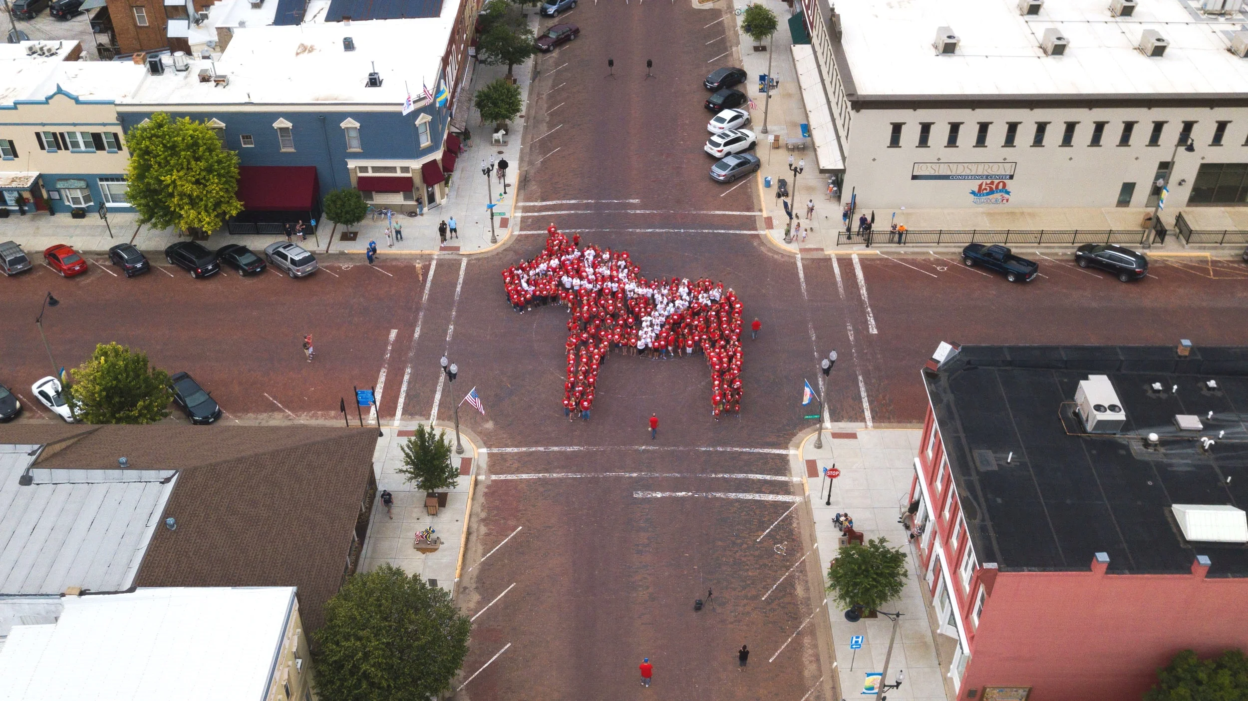 On the cover: Hundreds of people gathered on Main Street to form a living Dala and help celebrate Lindsborg’s 150th anniversary.