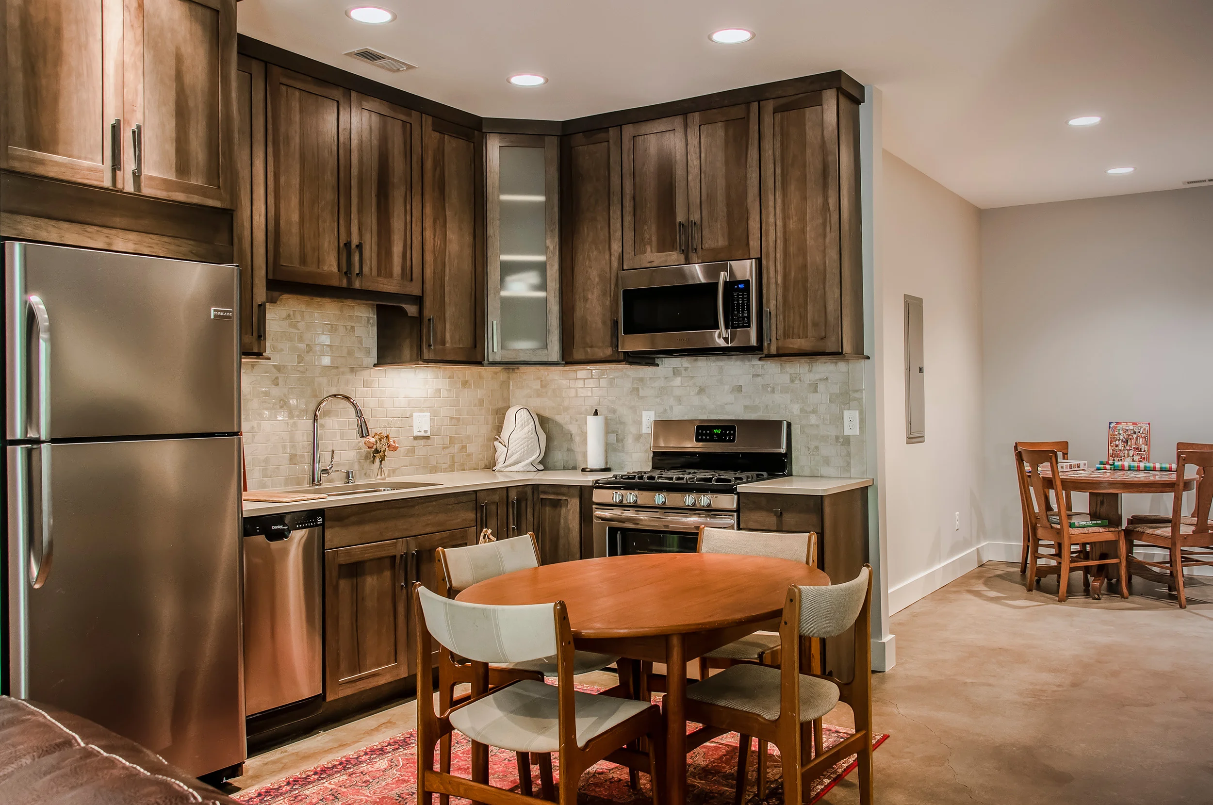 Young-15-kitchen2.jpg