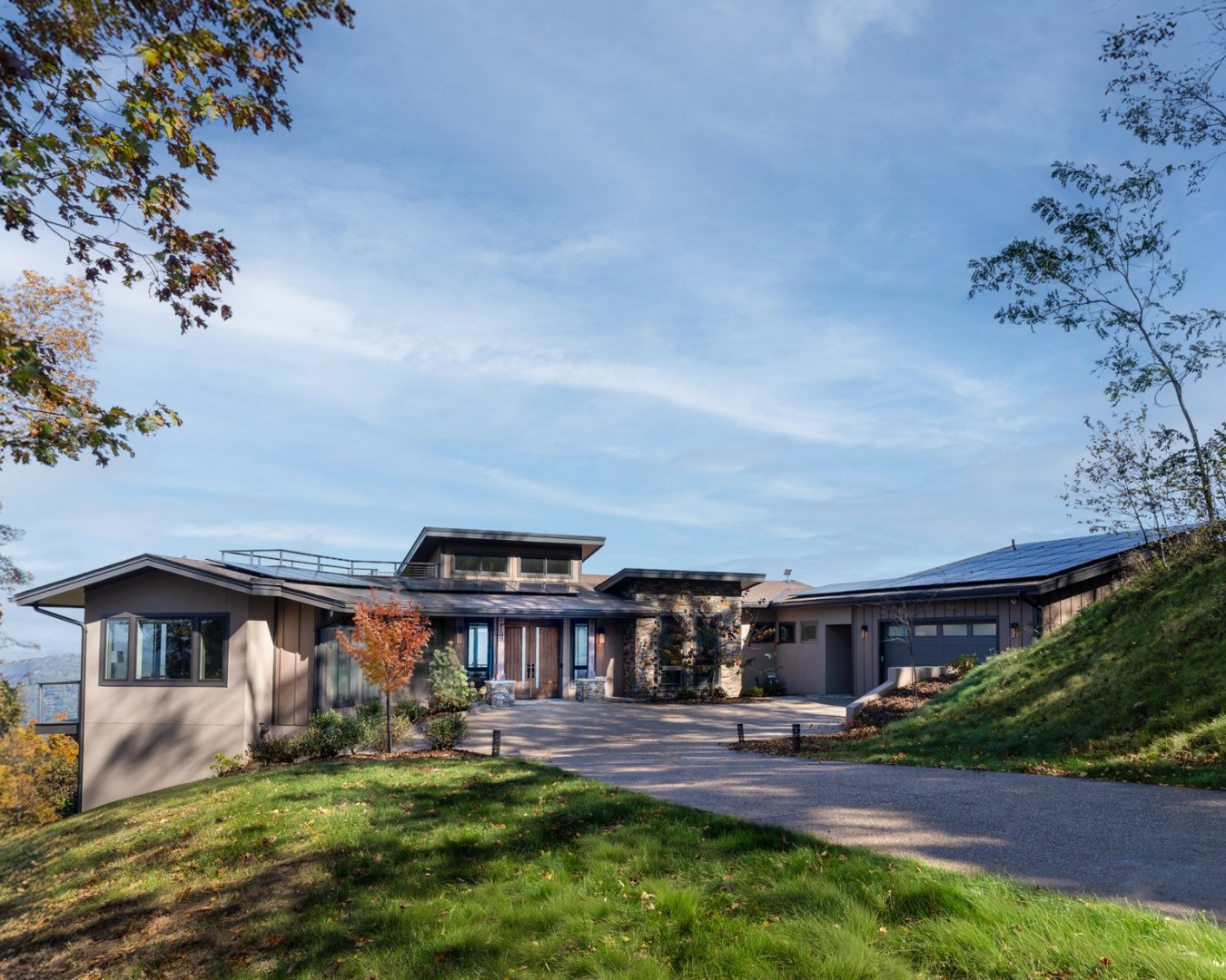 Looking to build your dream home in 2026? 🏡⁠
⁠
Click the link in bio to see more of our stunning past builds, and schedule an appointment if you're ready to build or remodel your dream home!⁠ 🤩⁠
⁠
#AshevilleBuilder #CustomHomes #MountainLiving #Tim