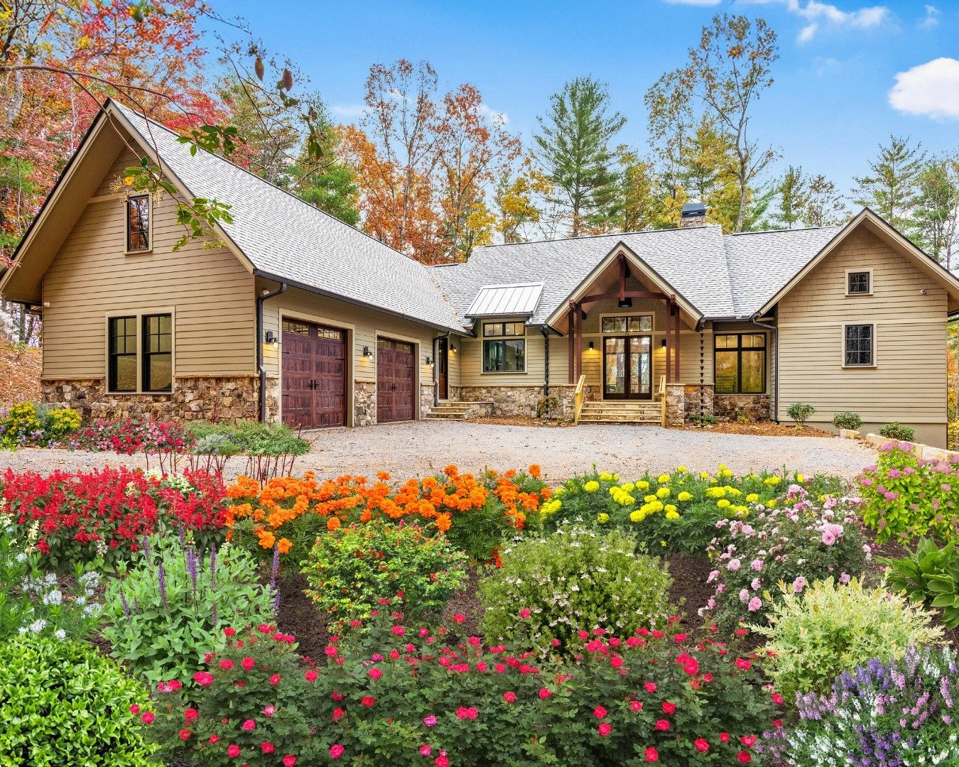 A beautiful home deserves an equally beautiful yard. 🌺⁠
⁠
Landscaping is one of the most impactful investments you can make in your home's curb appeal, and it starts with building a home designed to complement its surroundings. ⁠
⁠
From stone founda