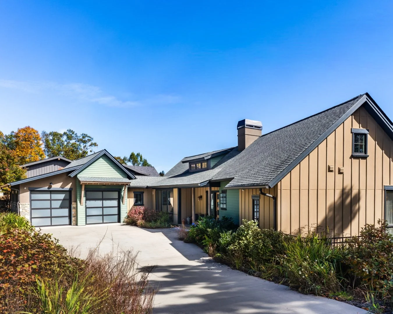 Did you know Energy Star-certified homes are built to strict standards for insulation, air sealing, and HVAC efficiency? That means lower energy bills, better indoor comfort, and a home that performs year-round. 🌿⁠
⁠
This 3,000 sq ft mountain contem