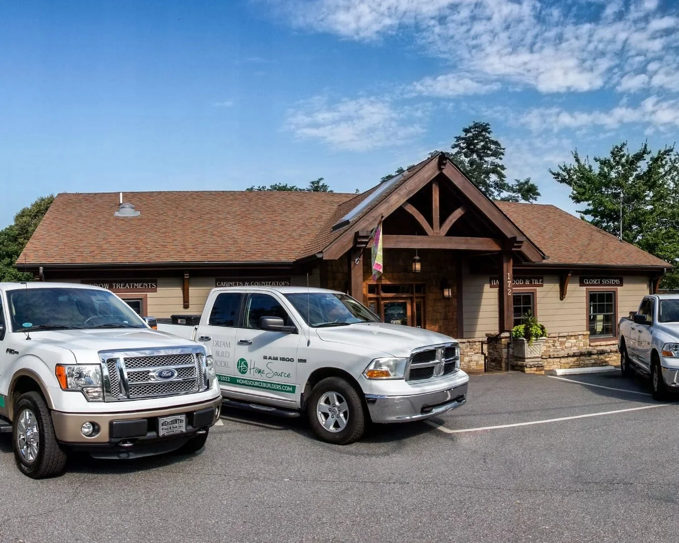 When you work with HomeSource Builders alongside our sister company @homesource_design_center, you get a truly integrated approach where our teams collaborate directly. 🤝⁠
⁠
The HomeSource Design Center kitchen and bath designers communicate directl