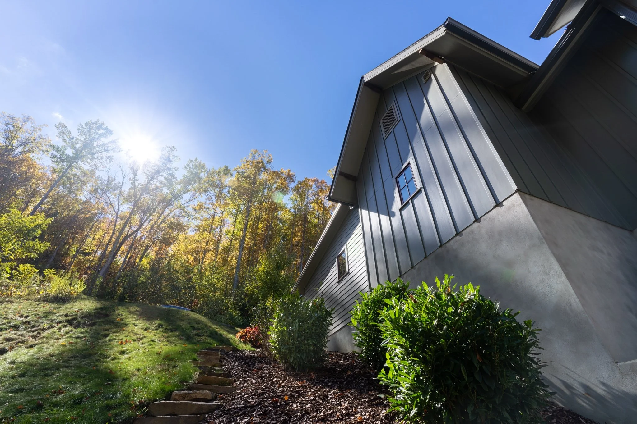 steep-slope-construction-asheville-mountain-home.jpg