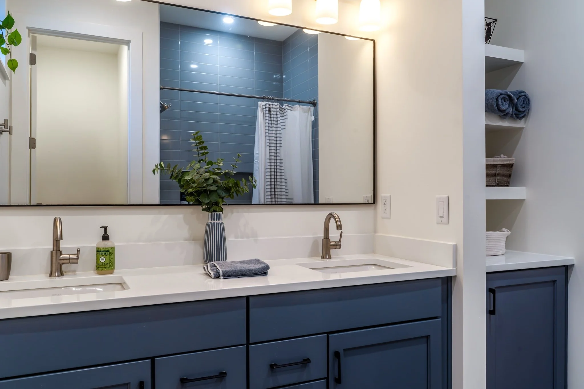 homesource-custom-home-secondary-bath-navy-double-vanity-white-quartz.jpg