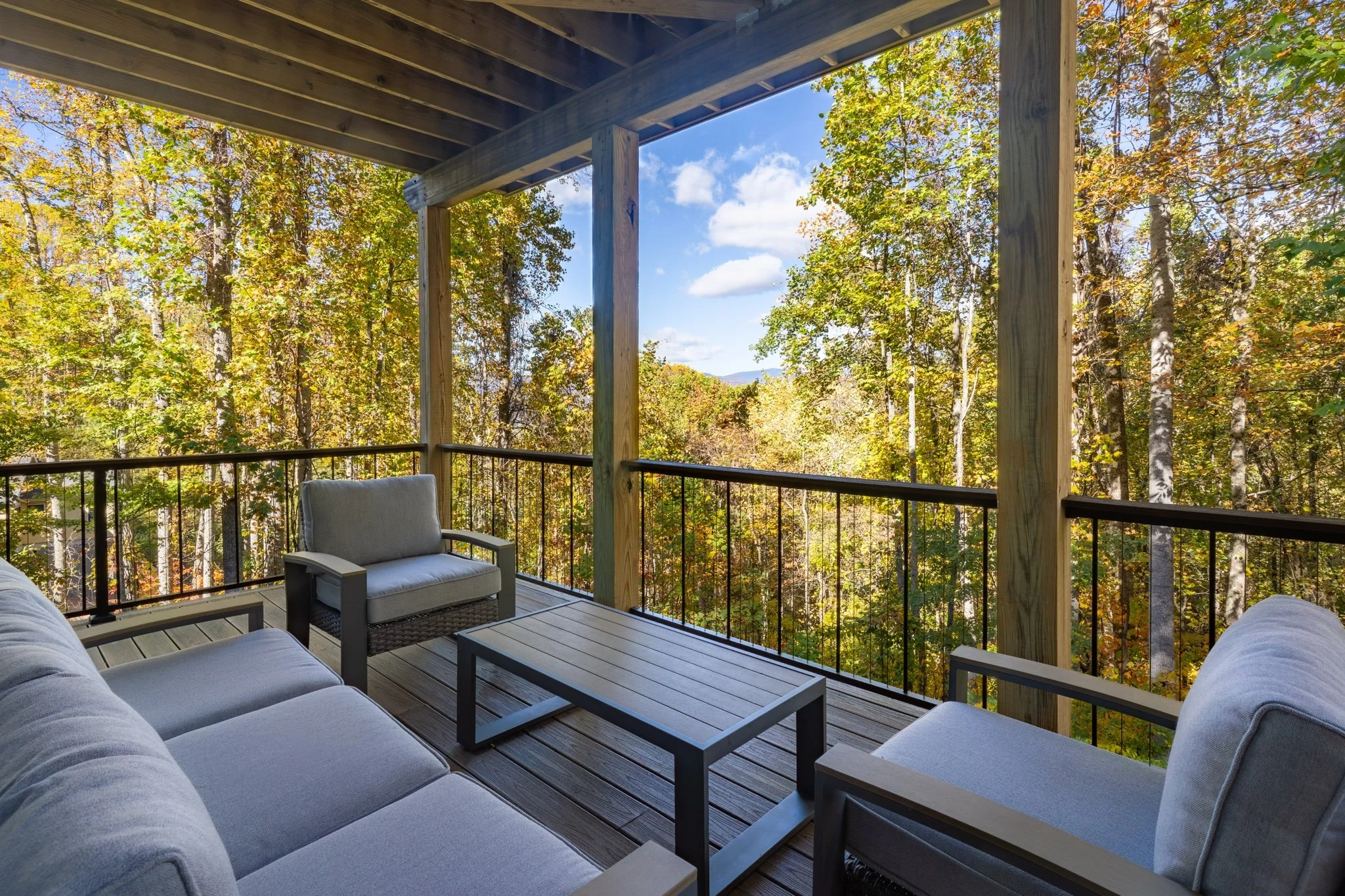 cantilevered-deck-mountain-retreat-asheville.jpg