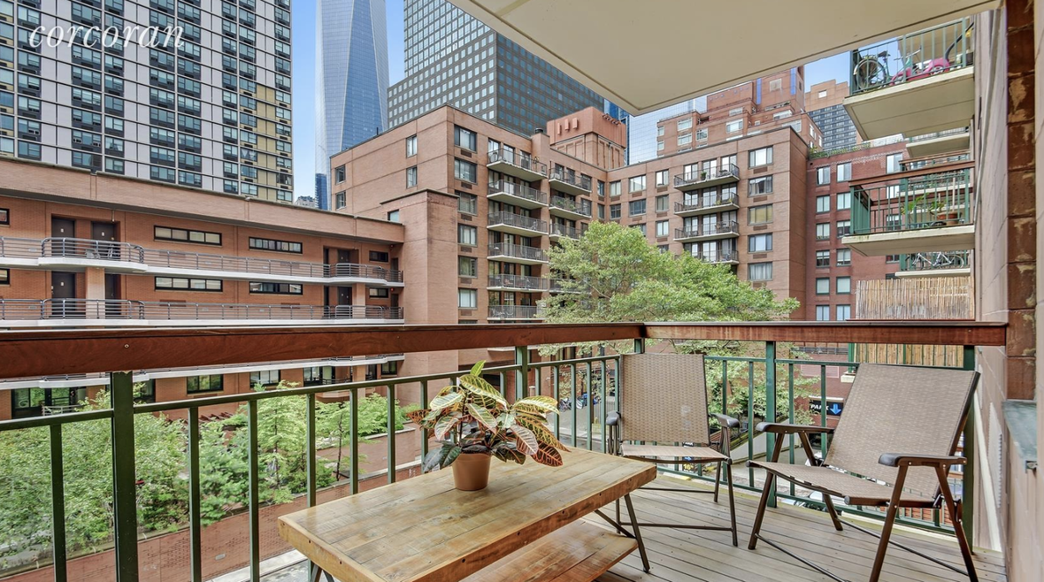  333 Rector Place Battery Park City 1 BD | 1 BA | $820,000