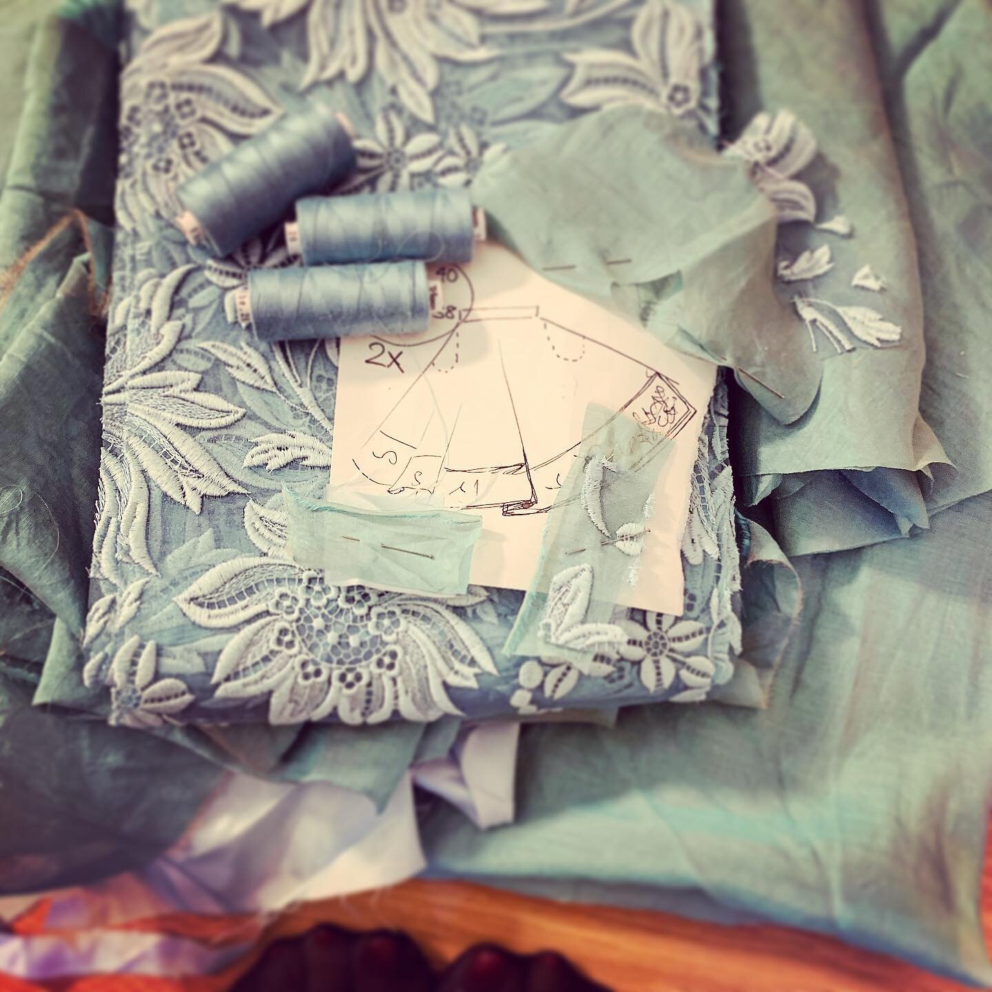 #blue #green #bluegreen #dewgreen #embroidery #st.gallen #hochzeitsmesse2019 @seamdesign at @hochzeitsmessen