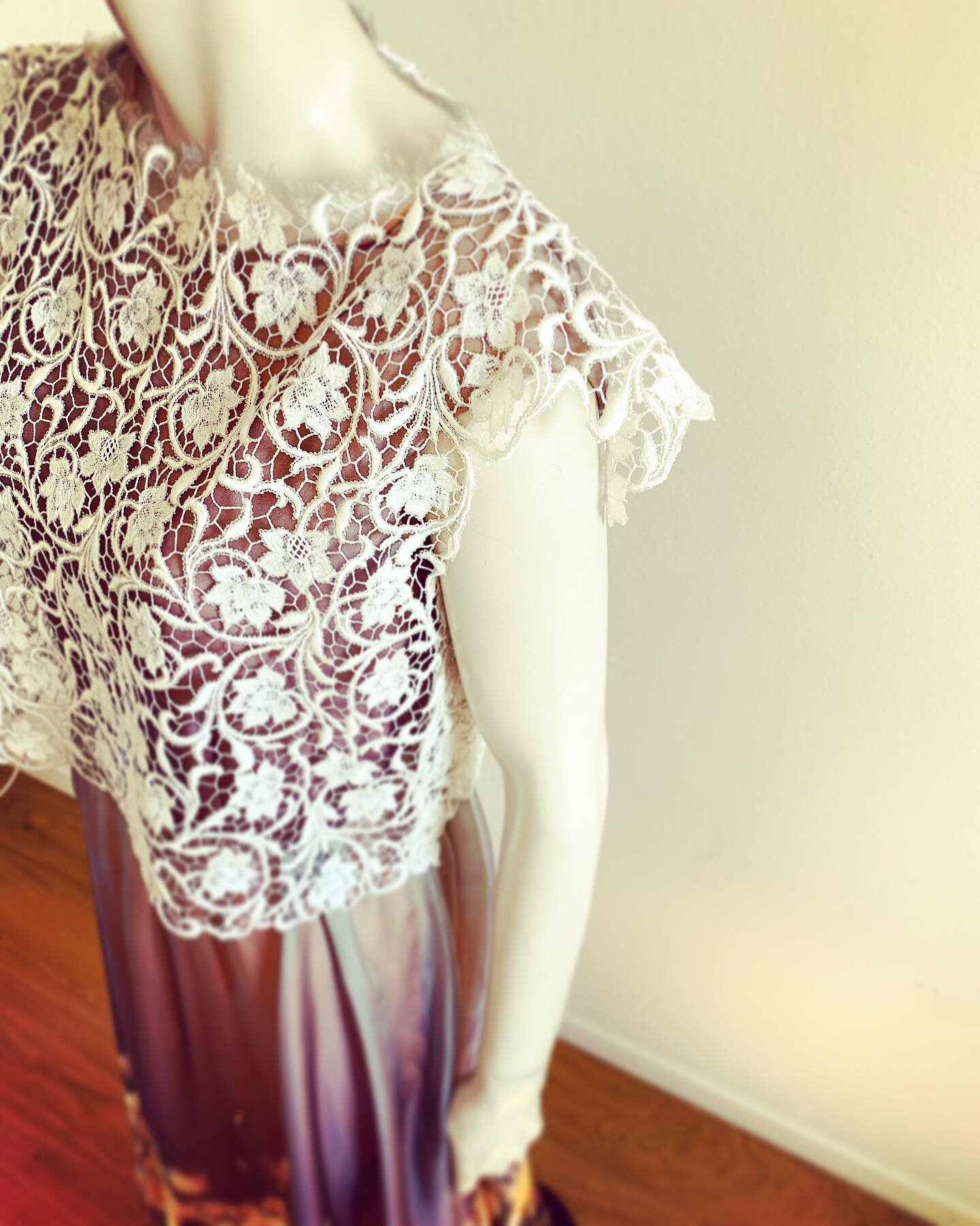 @seam_fashion_design #modenschau @OFFA #OFFAmodenschau @jakobschlaepfer #silk #lace #embroidery @offa_insta #swissdesign #swissmade