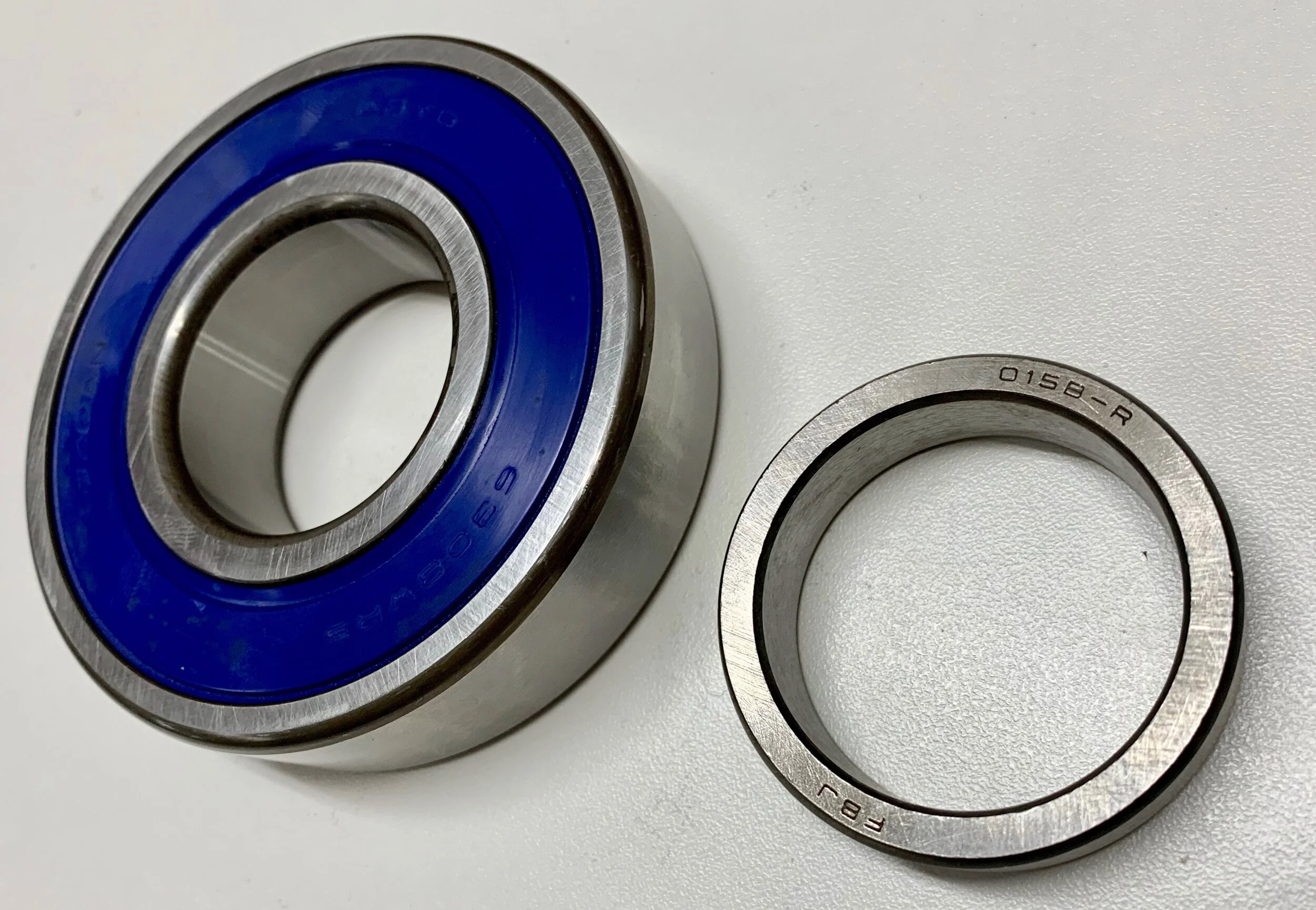 rear wheel bearing / axle bearing kit (bearings and seals — 22RE