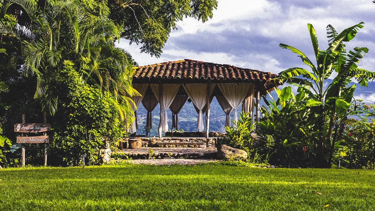 Retreats with Dr. Matt, spiritual and metaphysical healer of Be Love Healings. Hacienda San Lucas in Honduras.