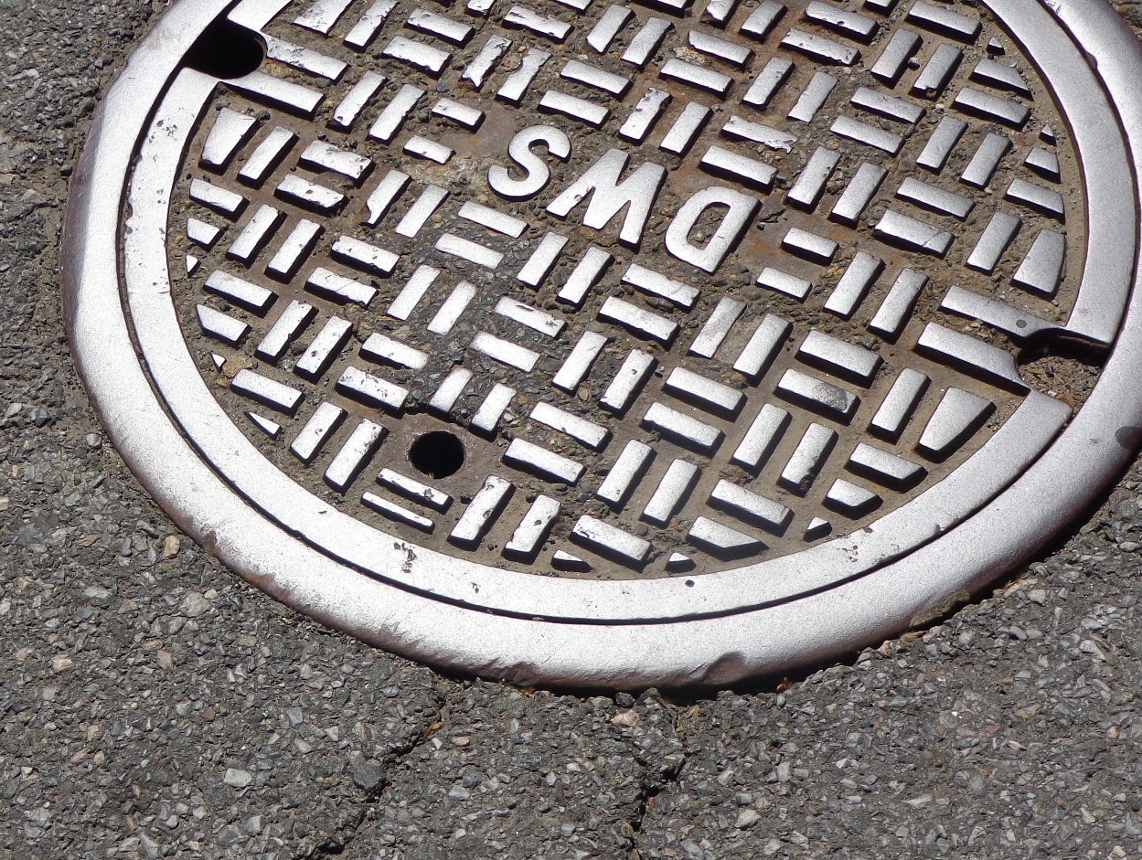 manhole-1200923.jpg