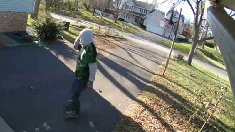 Roseville Police Search for Rollerblading Bandit
