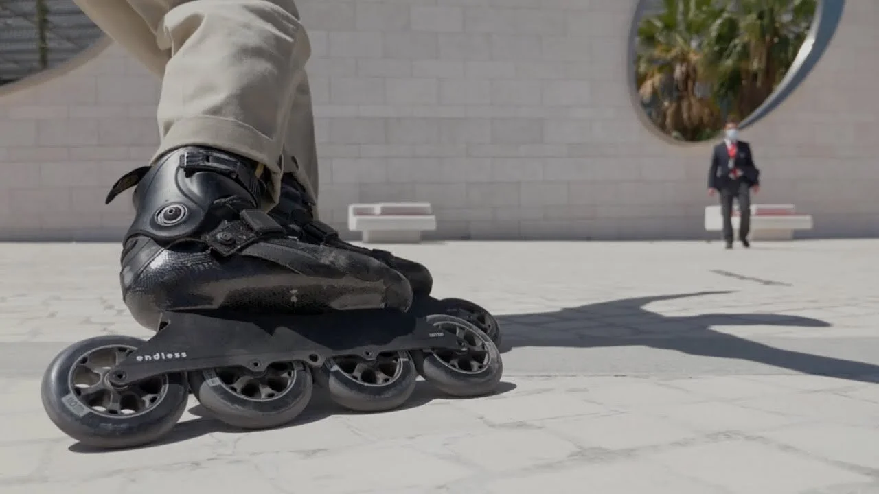 Hey Ricardo, you can't skate here